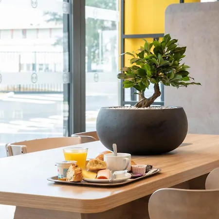 Hotel Bourg-en-bresse 2*
